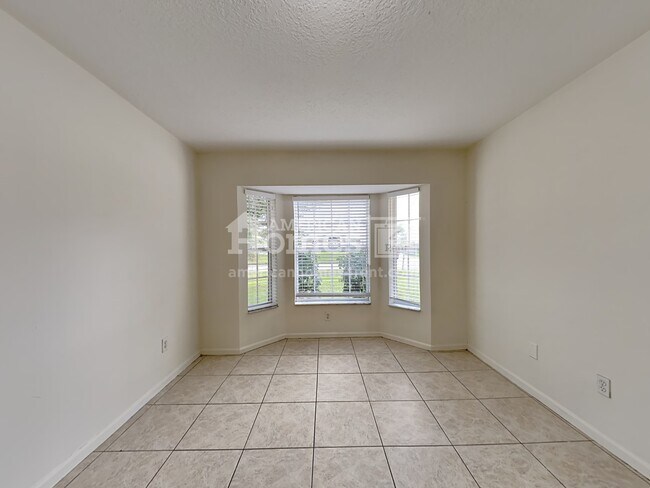 Building Photo - 1009 SW Alcantarra Boulevard