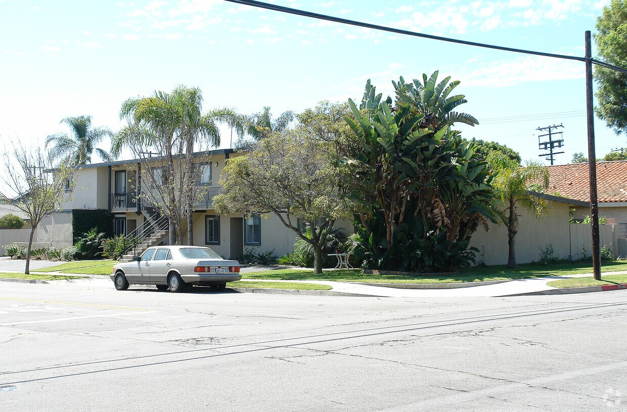 Primary Photo - 1730 Santa Ana Ave