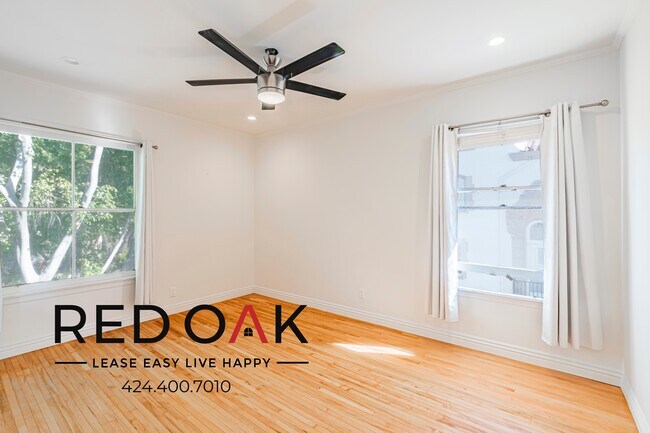 Foto del edificio - ~1 Month FREE~ Incredible Two Bedroom Feat...