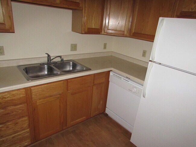 Kitchen - 1329 Glacier Hill Dr