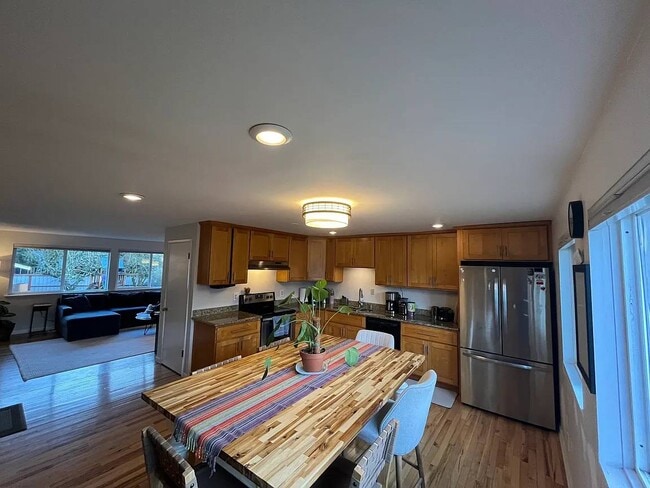 Kitchen - 9220 11th Ave SW