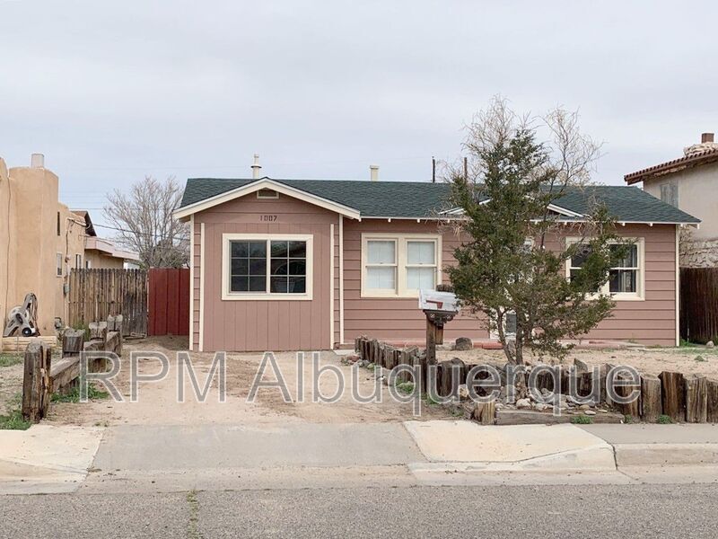 Foto principal - 1007 Headingly Ave NW