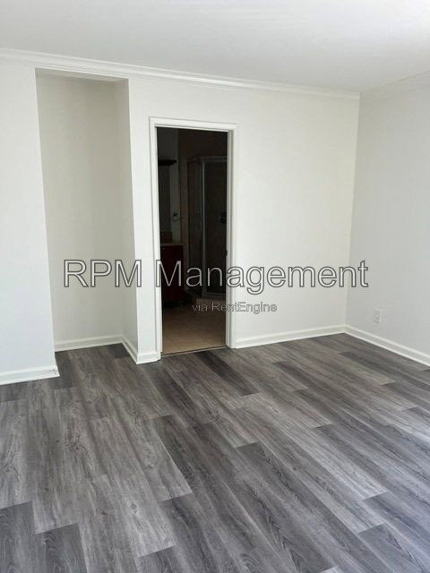 Building Photo - 20327 Saticoy St