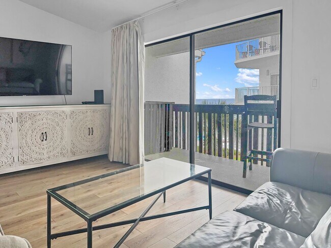 Foto del edificio - 50% off first months rent.  Gulf front community, Gulf views from balcony, community pool, walkin...