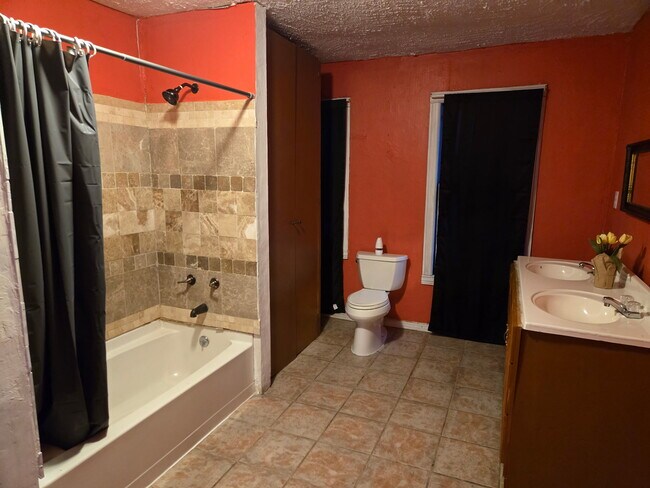 Foto del edificio - 1708 Moravia St