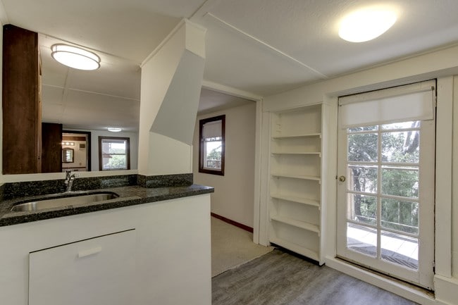 1722 Basement Entry - 1722-1724 La Vereda Rd