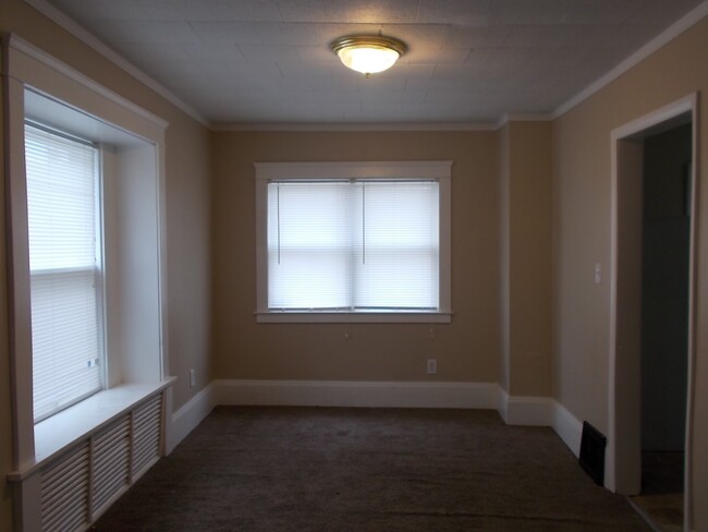 Foto del edificio - 3 Bedroom Home-  23Rd St Sw- Akron  Kenmor...