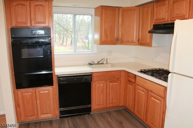 Foto del edificio - 15 Beechwood Dr