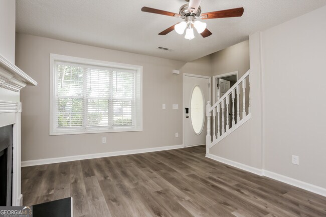 Building Photo - 3650 Emerald Point