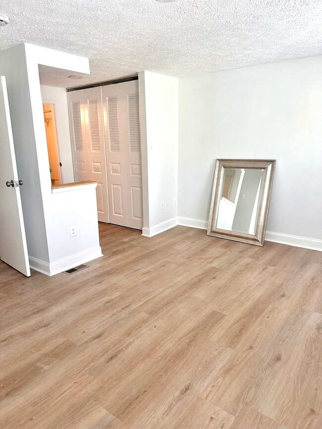 Building Photo - 4 Avonshire Ct