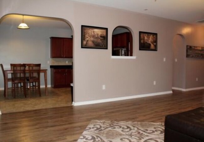 Foto del edificio - 613 Pecan Grove Loop