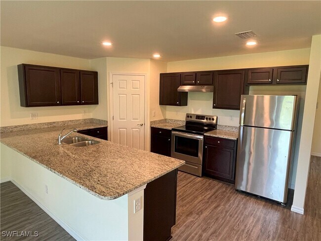 Foto del edificio - 1187 Highlands Rd