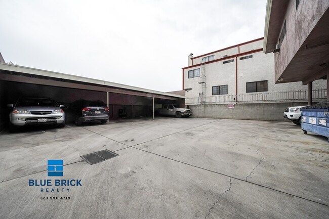 Foto del edificio - 15938 Vanowen St