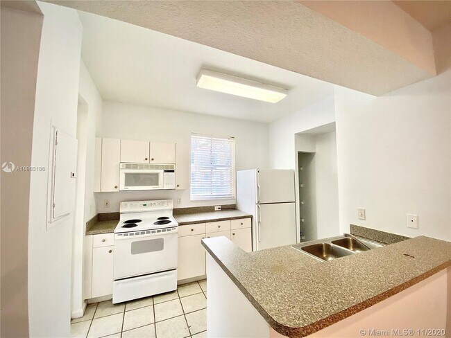 Building Photo - 4850 Chancellor Dr