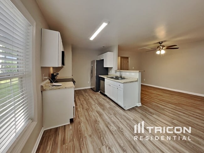Building Photo - 128 Randolph Dr