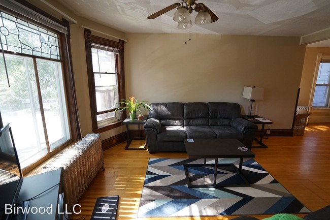 Building Photo - 1038 Williamson St