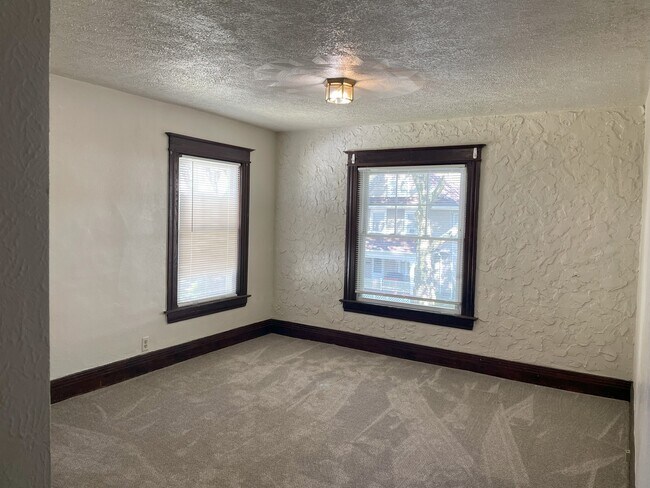 Building Photo - 21 Lakeview Ter
