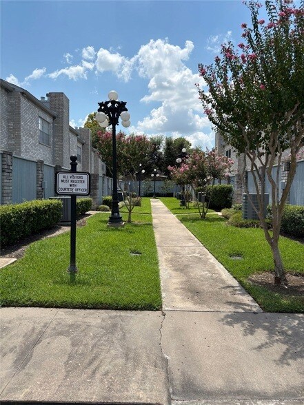 Foto del edificio - 622 Wilcrest Dr