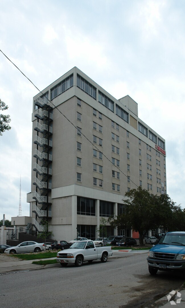 Building Photo - Park Plaza Condominiums