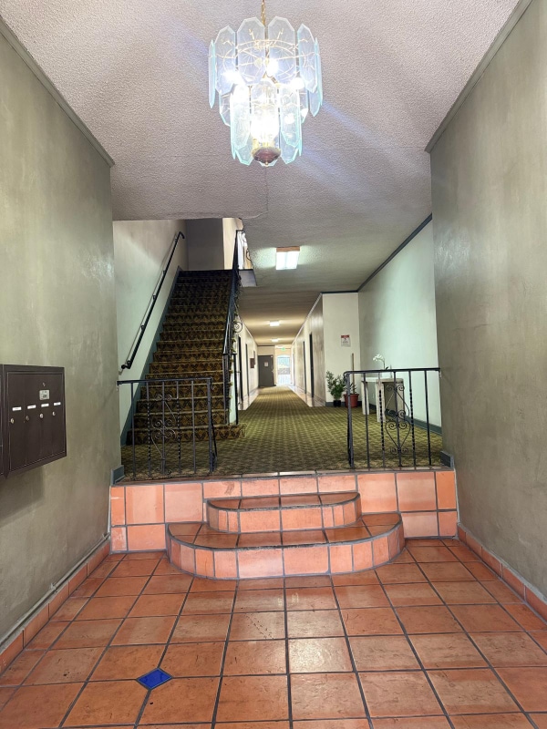 Building Photo - 636 N Plymouth Blvd