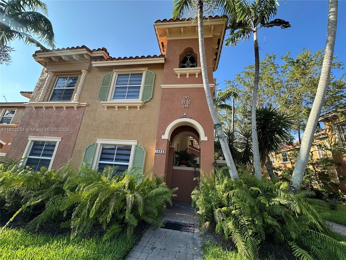 Foto principal - 14343 SW 10th St