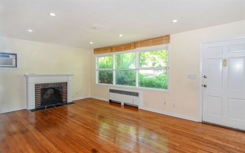 Foto del edificio - 38 Willis Ave