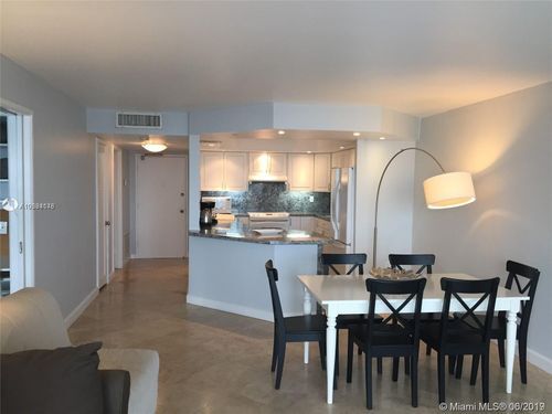 Building Photo - 18081 Biscayne Blvd