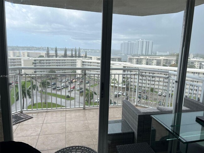 Foto del edificio - 18021 Biscayne Blvd