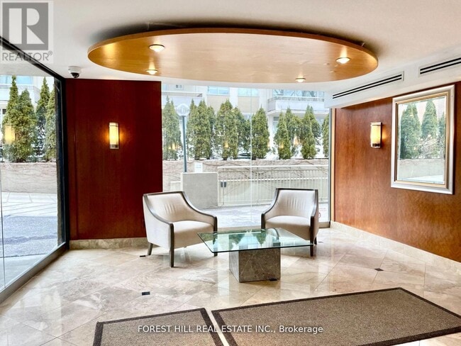 Building Photo - 423 Avenue Rd