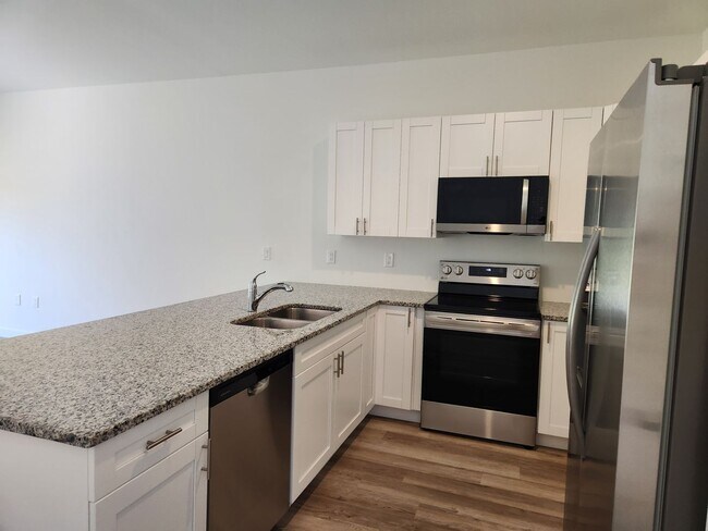 Foto del edificio - 716-718 Gilbert Ave S