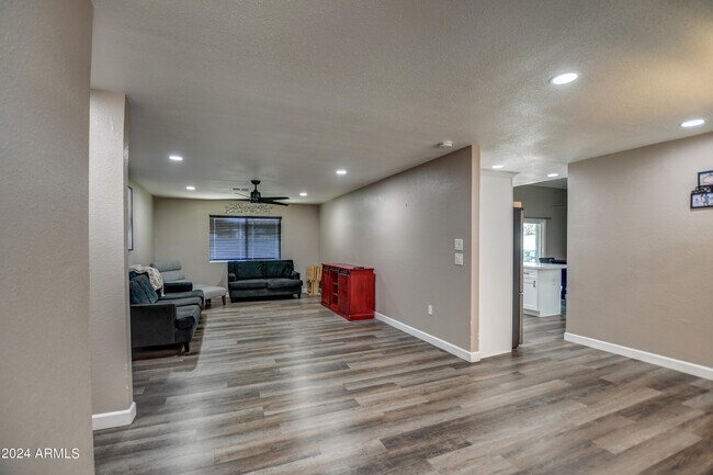 Building Photo - 12802 N 50th Ln