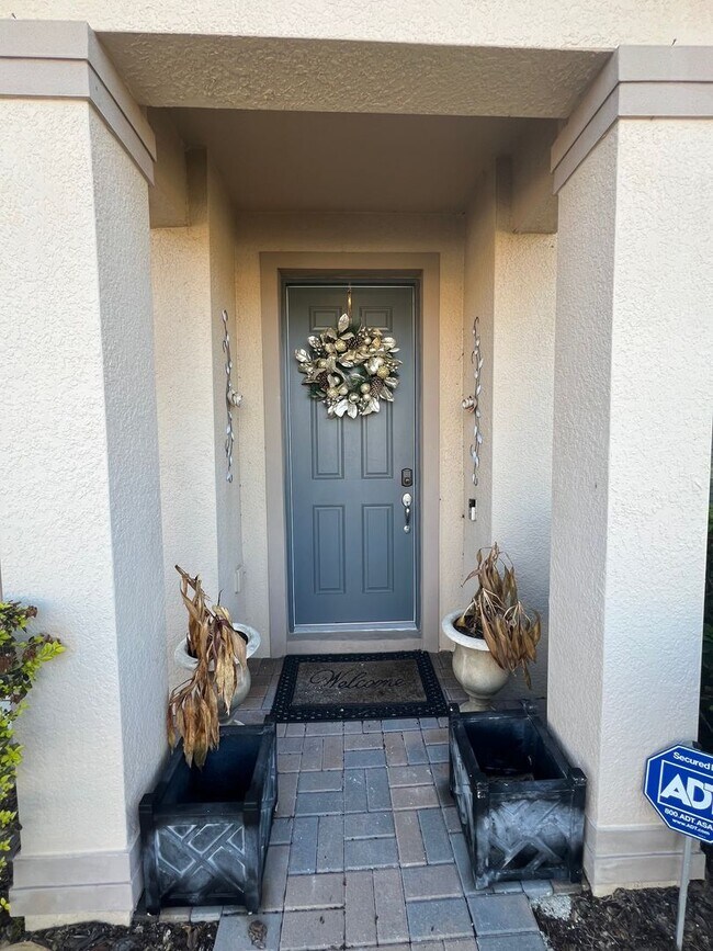 Building Photo - PRICE REDUCTION: 5-BR Corner Lot Home in Crown Pointe Cove – Spacious & Bright!