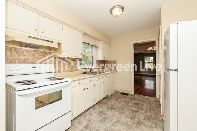 Building Photo - 4263 Woodcliffe Ave