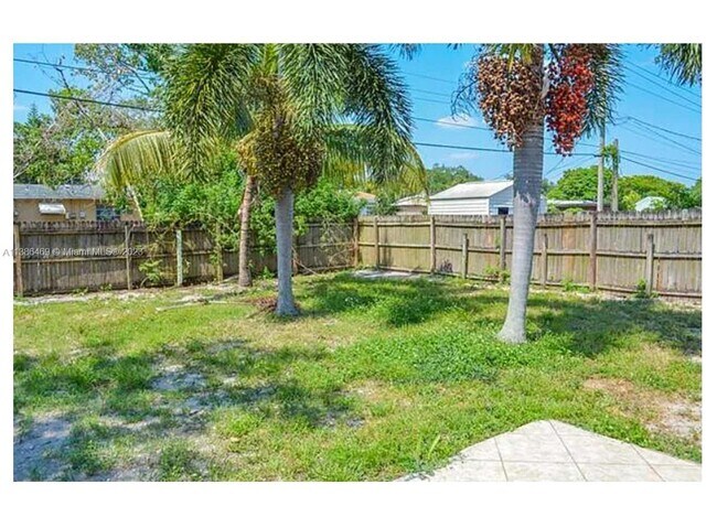 Foto del edificio - 6641 Raleigh St