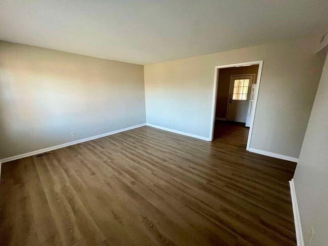 Photo - 3 Bedroom Duplex near Murfreesboro City Center! *Large Carport* House