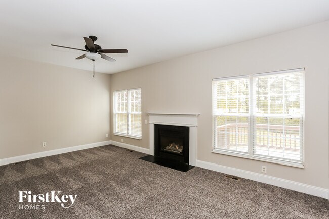 Foto del edificio - 8601 Glade Ct