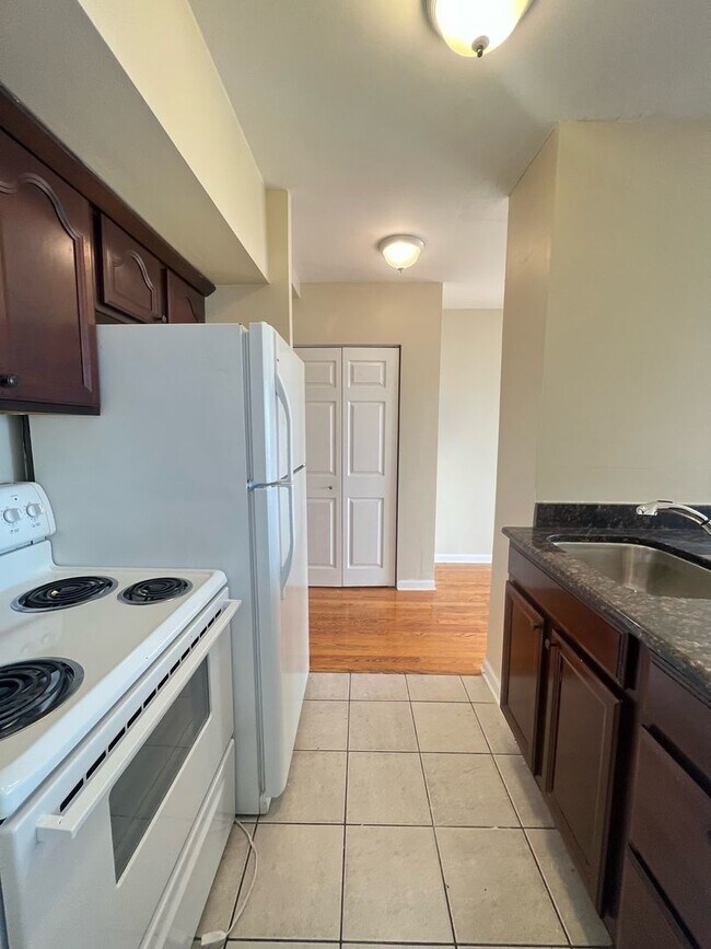 Building Photo - 4180 N Marine Dr