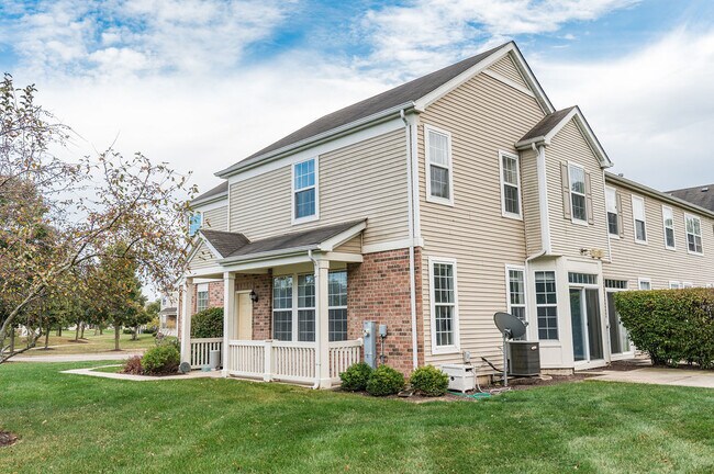 Building Photo - 2550 Evergreen Cir