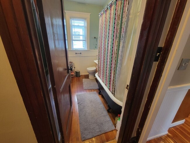 Building Photo - Location Location Location 2 Bd 1 Bath on ...