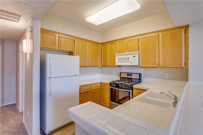 Building Photo - 9901 Trailwood Dr