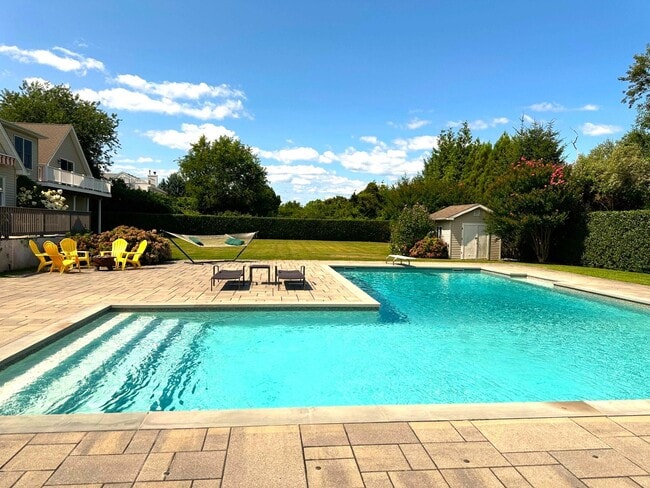 Building Photo - 1080 Lands End Rd