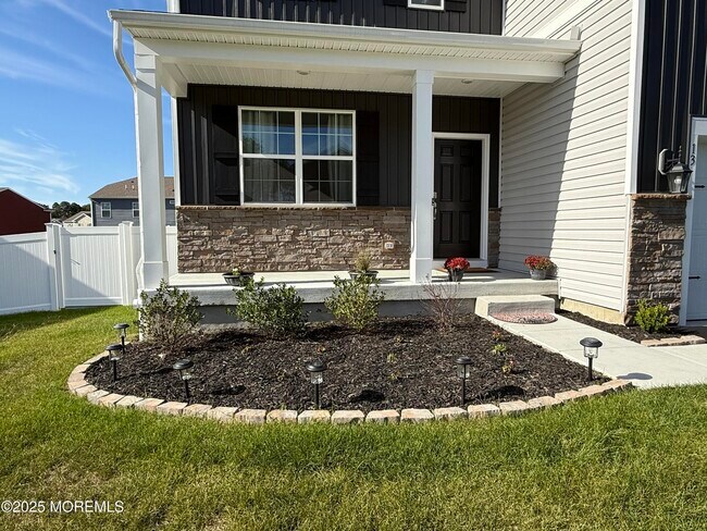 Building Photo - 13 Outsail Ave