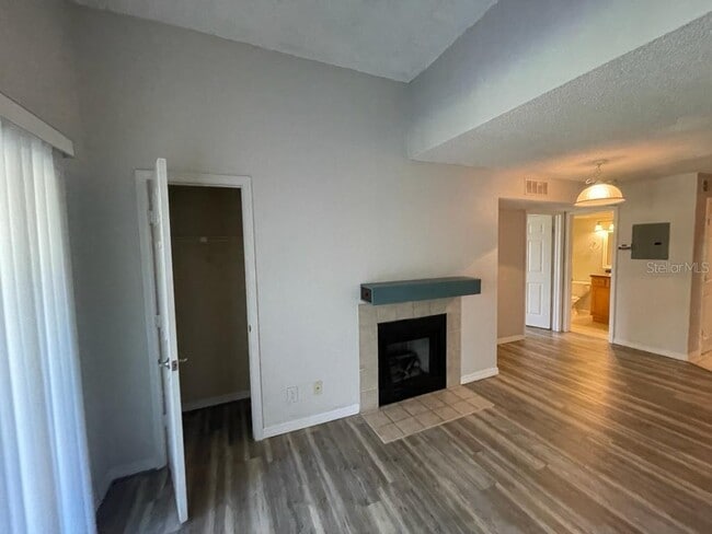 Building Photo - 420 Forestway Cir