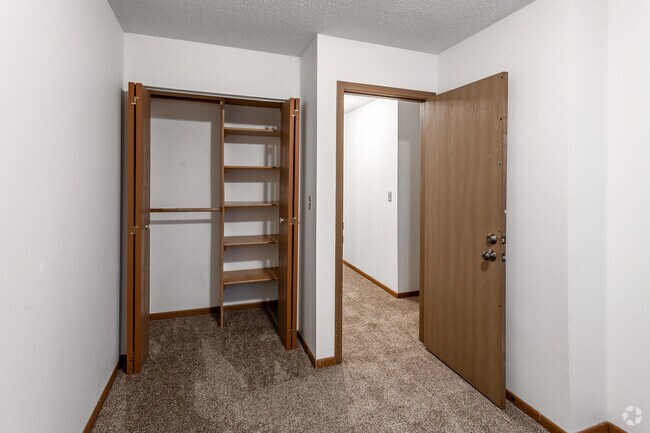 4 habitaciones, 1 baño, 119 m2, primer dormitorio - 512 8th Ave S