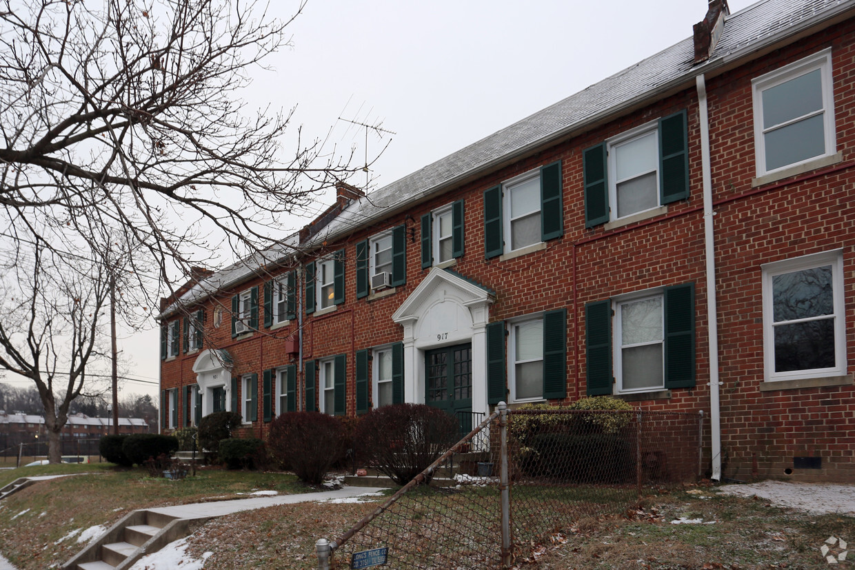 Building Photo - 917-921 Quincy St NE