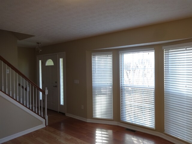 Building Photo - 59 Daisy Dr SW