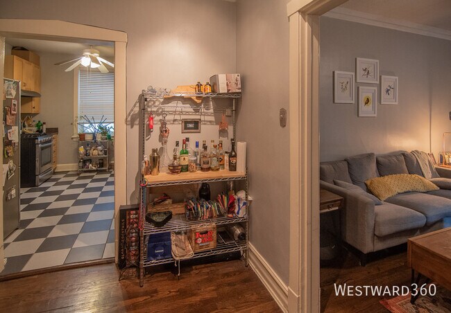 Foto del edificio - 3642 N Pine Grove Ave