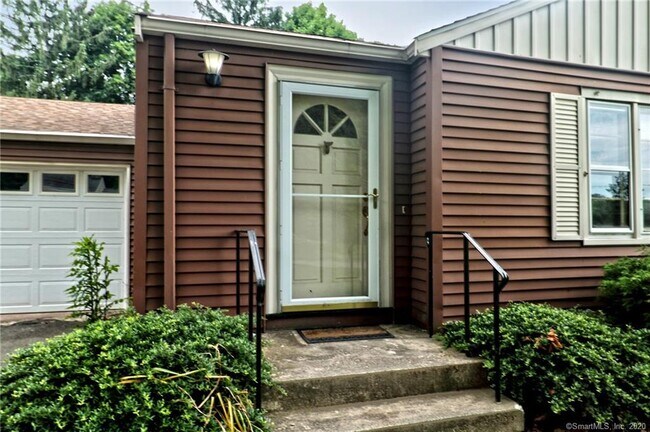 Building Photo - 9 Wildwood Dr