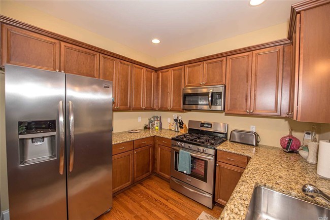 Building Photo - 293 Halley Dr