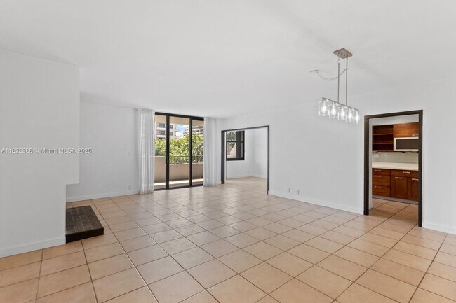 Foto del edificio - 161 Crandon Blvd